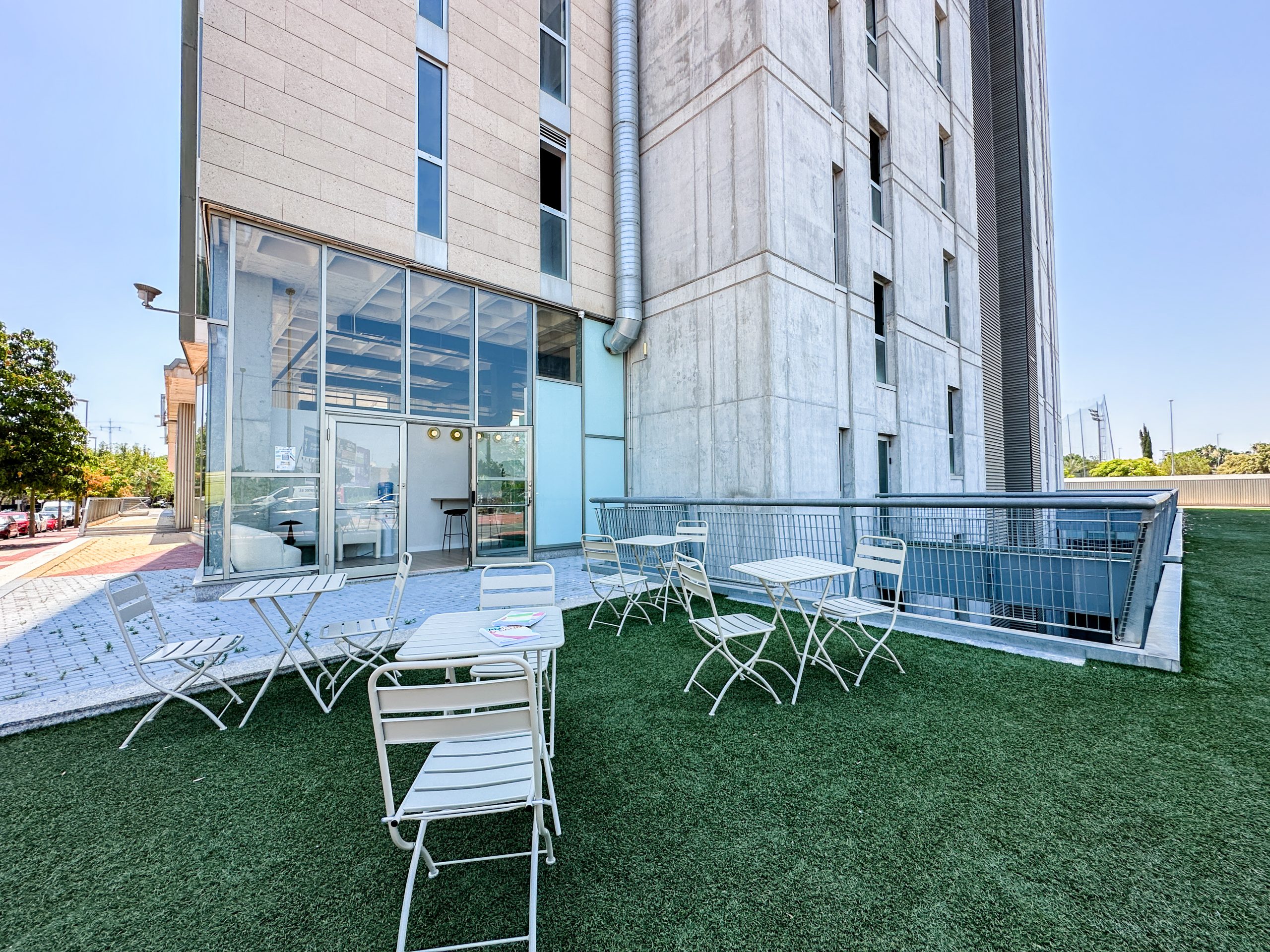 Zona exterior coworking Murcia