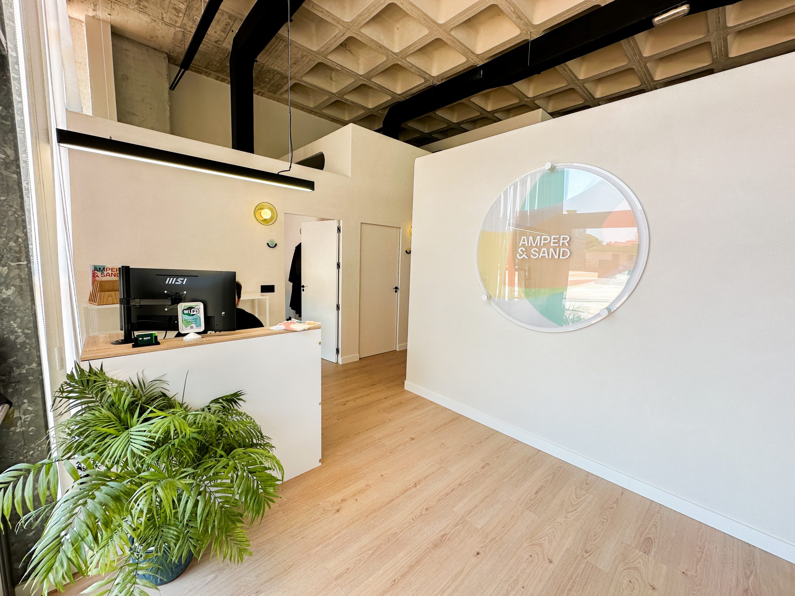 Acceso interior coworking Murcia